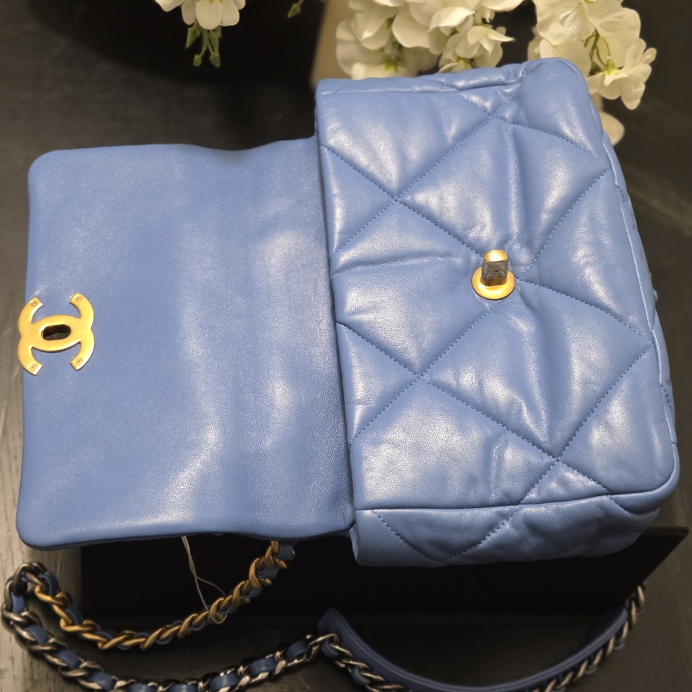 Chanel 19 Blue Quilted Lambskin With Chain Blue - Medium - Picture 8 of 11
